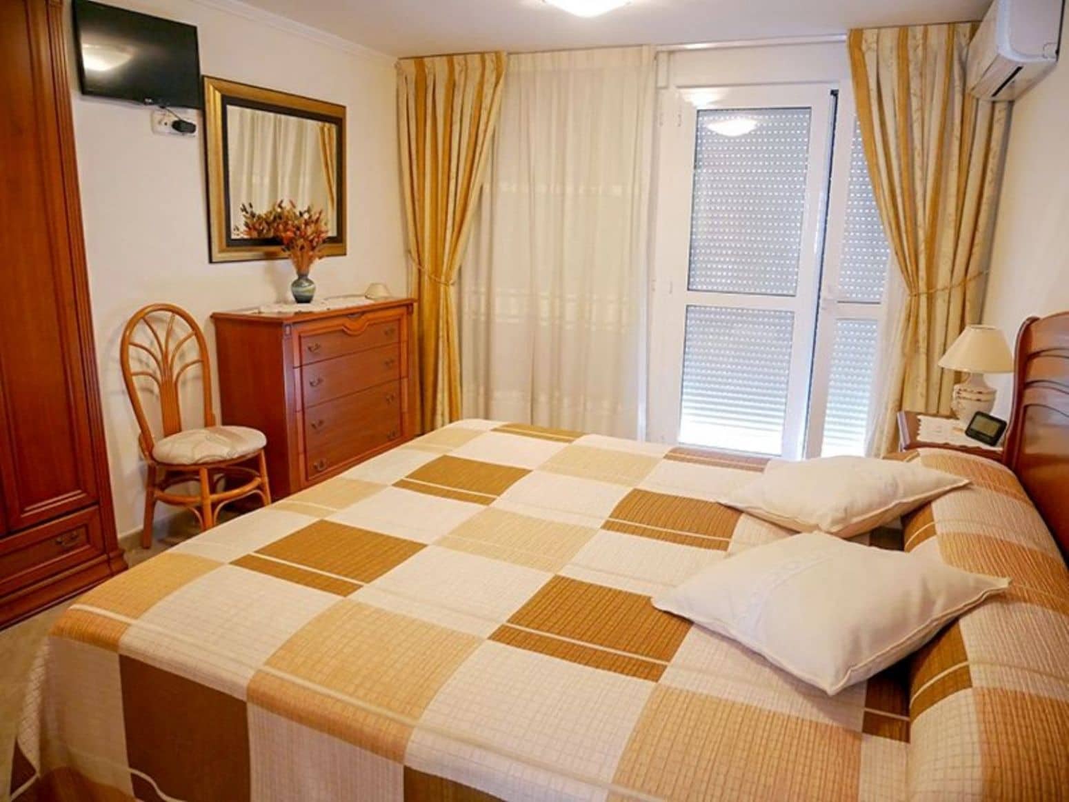 Piso de 2 habitaciones en Benidorm en alquiler - 1.990 € (Ref: 9470982)