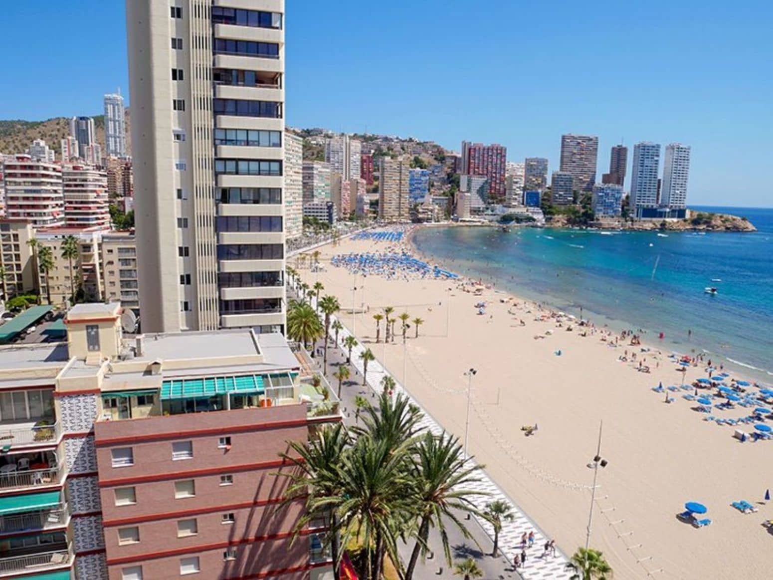 Piso de 2 habitaciones en Benidorm en alquiler - 1.990 € (Ref: 9470982)
