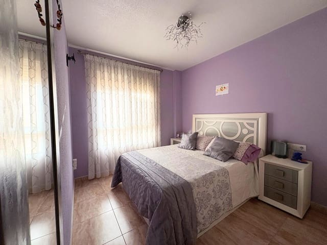 3 makuuhuone Asunto myytävänä paikassa Monóvar / Monóver mukana 
autotalli - 120 000 € (Ref: 9476094)