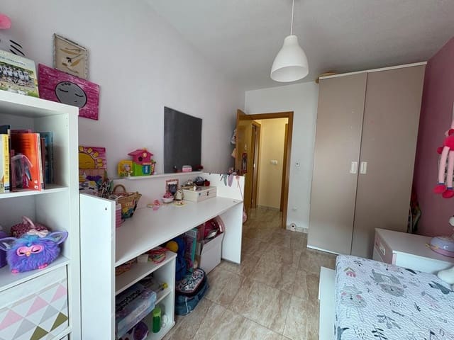 3 makuuhuone Asunto myytävänä paikassa Monóvar / Monóver mukana 
autotalli - 120 000 € (Ref: 9476094)