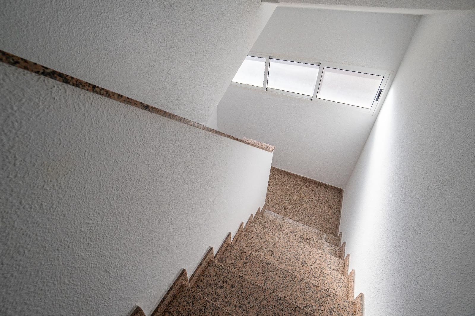 2 soveværelse Lejlighed til salg i Playa de San Juan med swimmingpool - € 289.000 (Ref: 9482013)