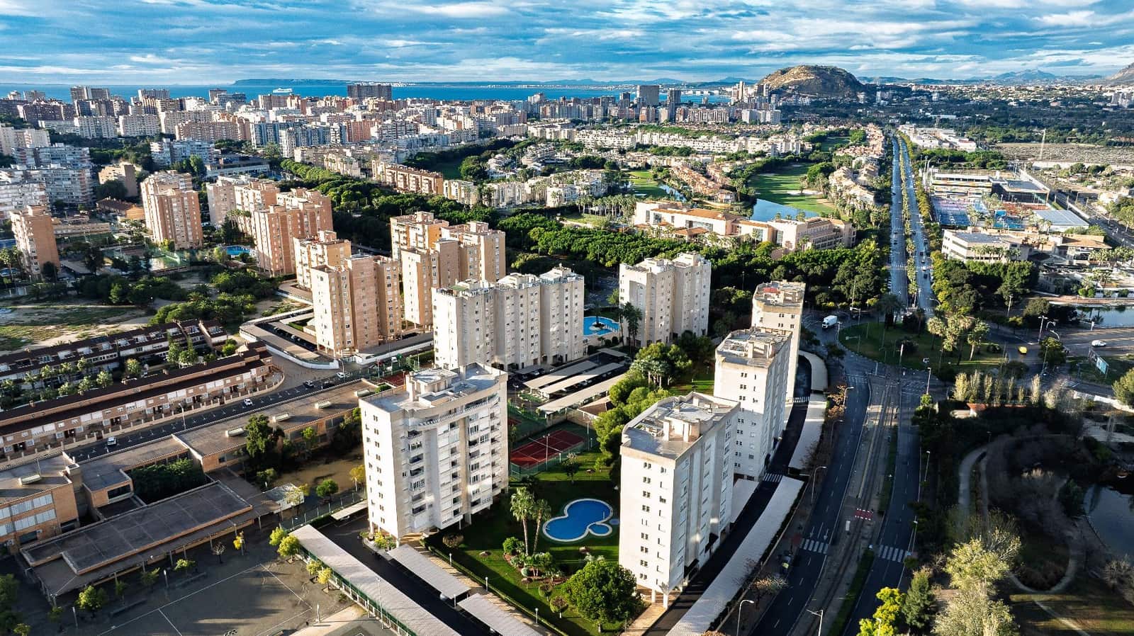 2 soveværelse Lejlighed til salg i Playa de San Juan med swimmingpool - € 289.000 (Ref: 9482013)