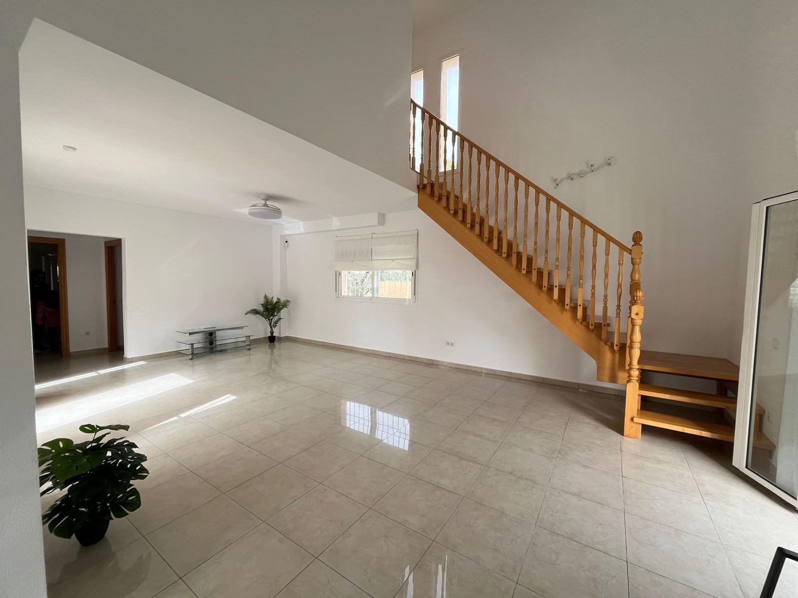 3 bedroom Villa for rent in Busot with pool garage - € 1,600 (Ref: 9491289)