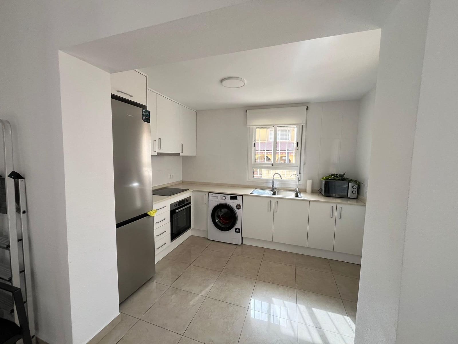 3 bedroom Villa for rent in Busot with pool garage - € 1,600 (Ref: 9491289)