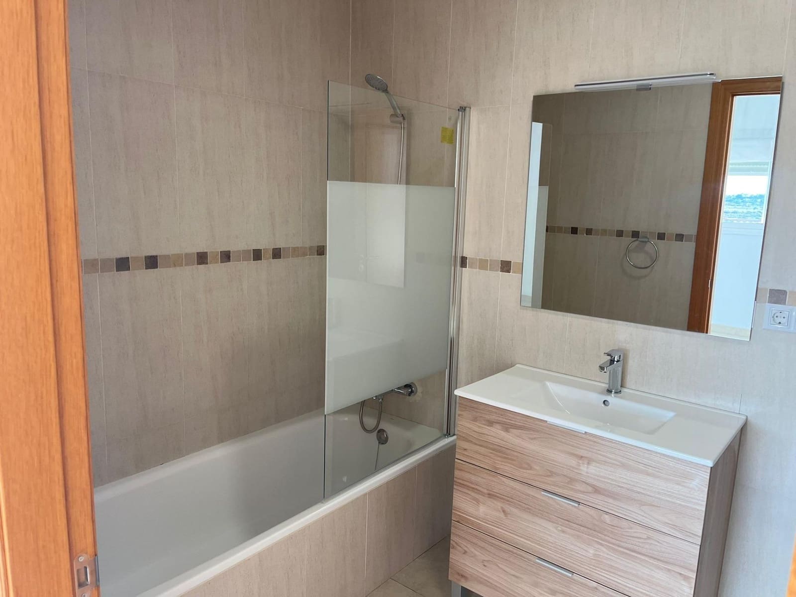 3 bedroom Villa for rent in Busot with pool garage - € 1,600 (Ref: 9491289)