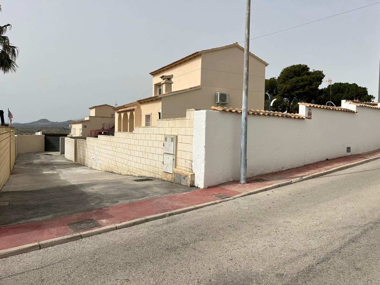 3 bedroom Villa for rent in Busot with pool garage - € 1,600 (Ref: 9491289)