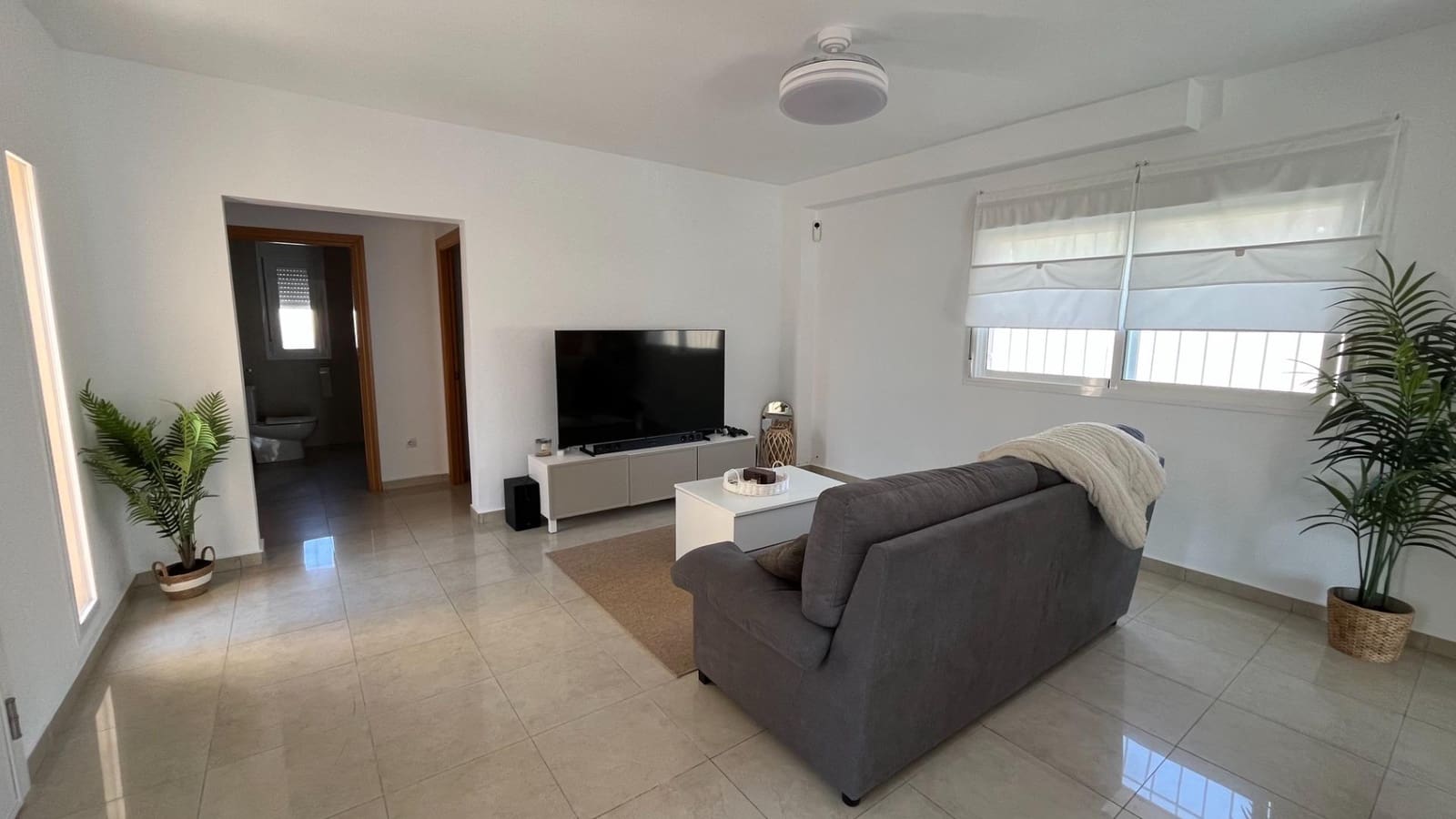 3 bedroom Villa for rent in Busot with pool garage - € 1,900 (Ref: 9491289)