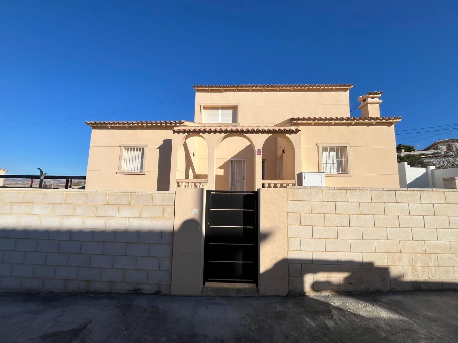 3 bedroom Villa for rent in Busot with pool garage - € 1,900 (Ref: 9491289)