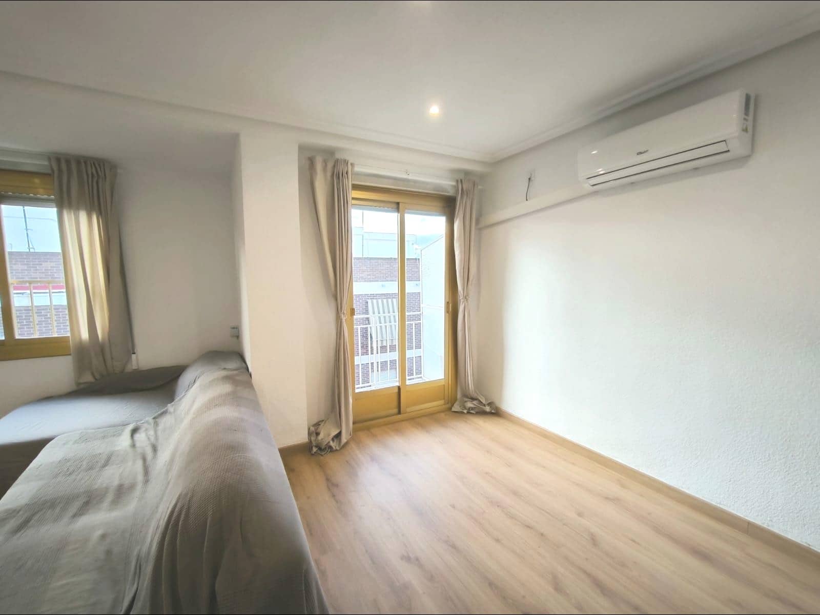 3 bedroom Flat for sale in Elche / Elx - € 109,000 (Ref: 9502227)