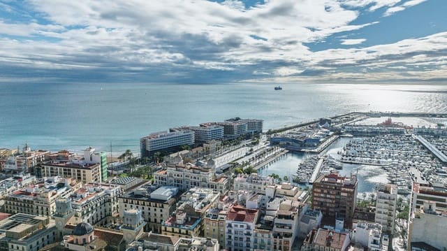 3 soveværelse Lejlighed til salg i Mercado, Alicante by med garage - € 550.000 (Ref: 9524253)