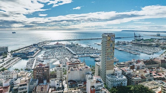 3 soveværelse Lejlighed til salg i Mercado, Alicante by med garage - € 550.000 (Ref: 9524253)