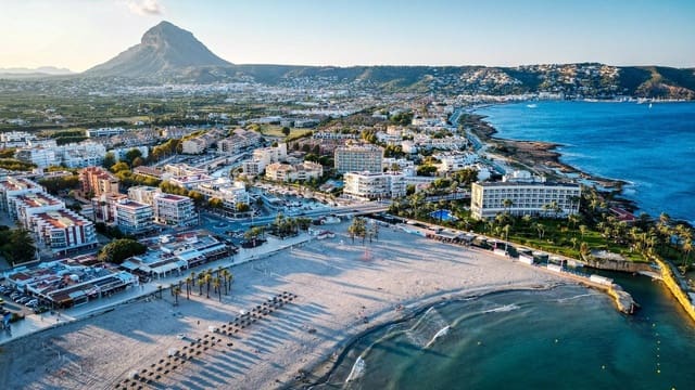 Apartamento de 2 habitaciones en Arenal, Javea / Xàbia en alquiler con piscina garaje - 1.100 € (Ref: 9524254)