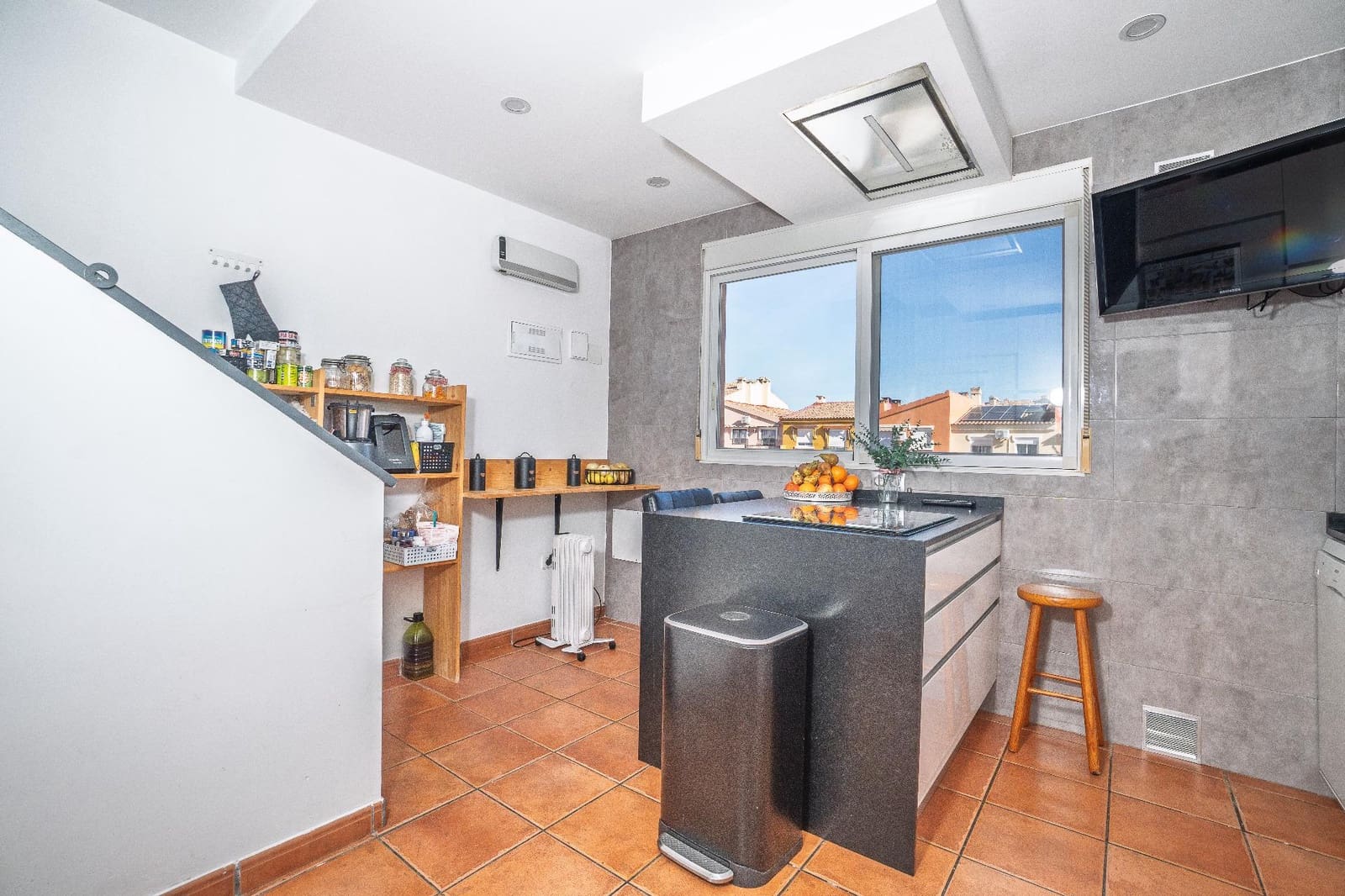 5 bedroom Penthouse for sale in Muchamiel / Mutxamel - € 330,000 (Ref: 9524255)