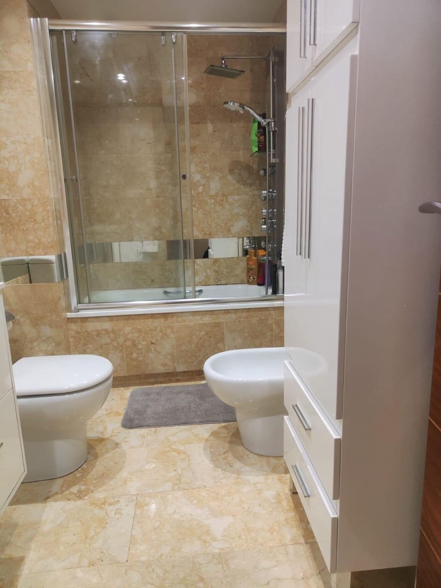 2 Zimmer Wohnung zu vermieten in Torrevieja mit Pool - 800 € (Ref: 9527629)