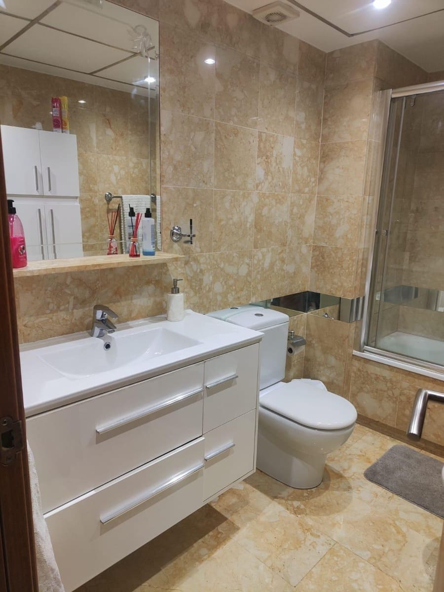 2 Zimmer Wohnung zu vermieten in Torrevieja mit Pool - 800 € (Ref: 9527629)