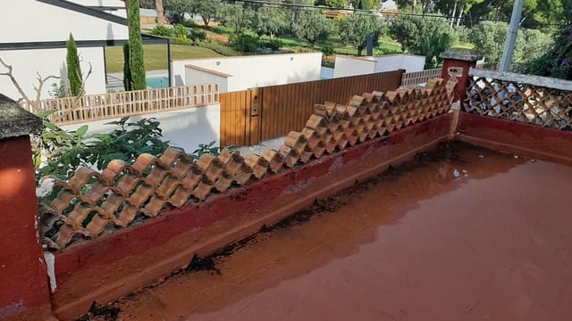 Chalet de 12 habitaciones en Dénia en venta - 817.000 € (Ref: 9533673)