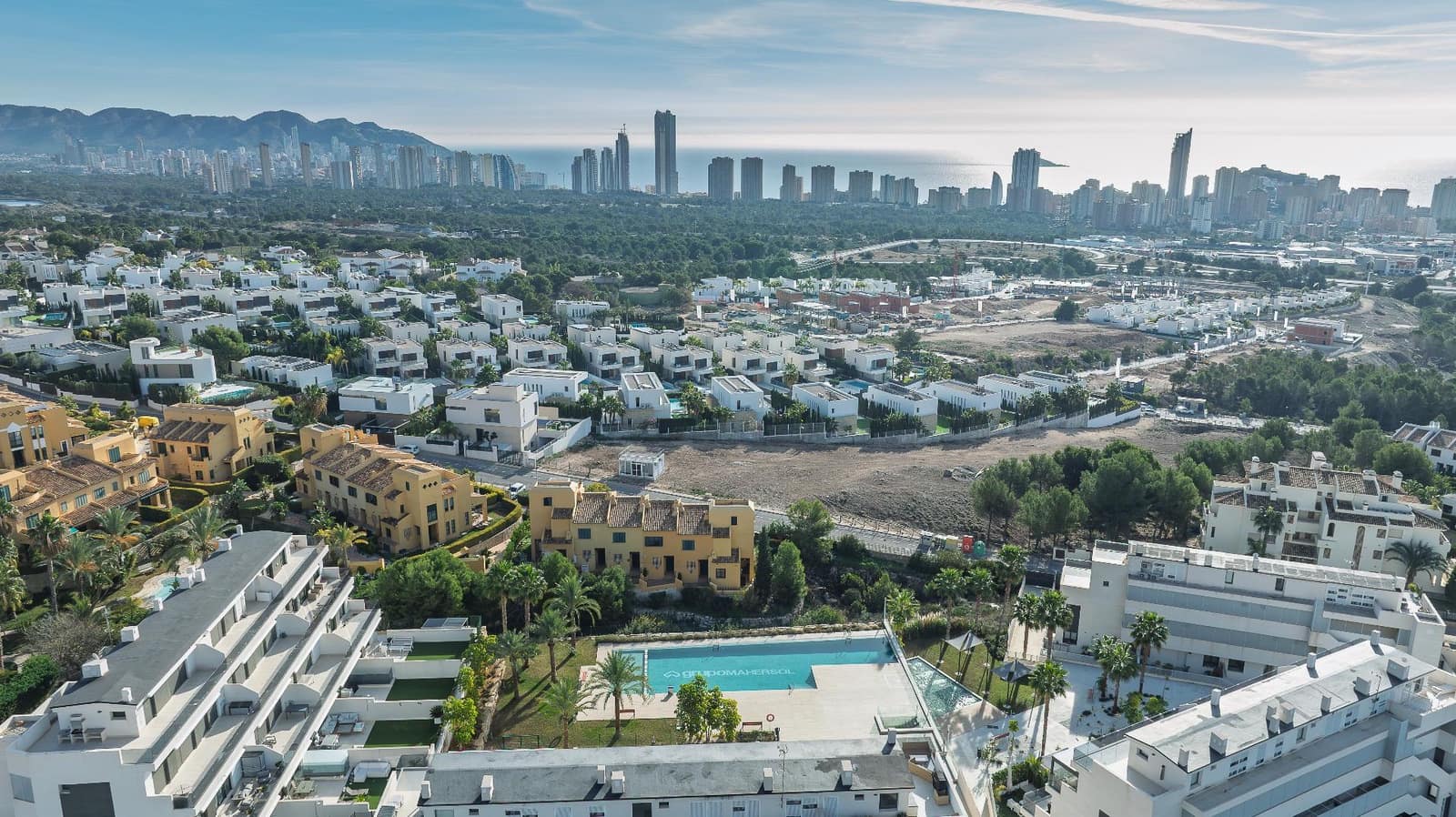 4 slaapkamer Rijtjeshuis te koop in Finestrat met zwembad - € 675.000 (Ref: 9533674)