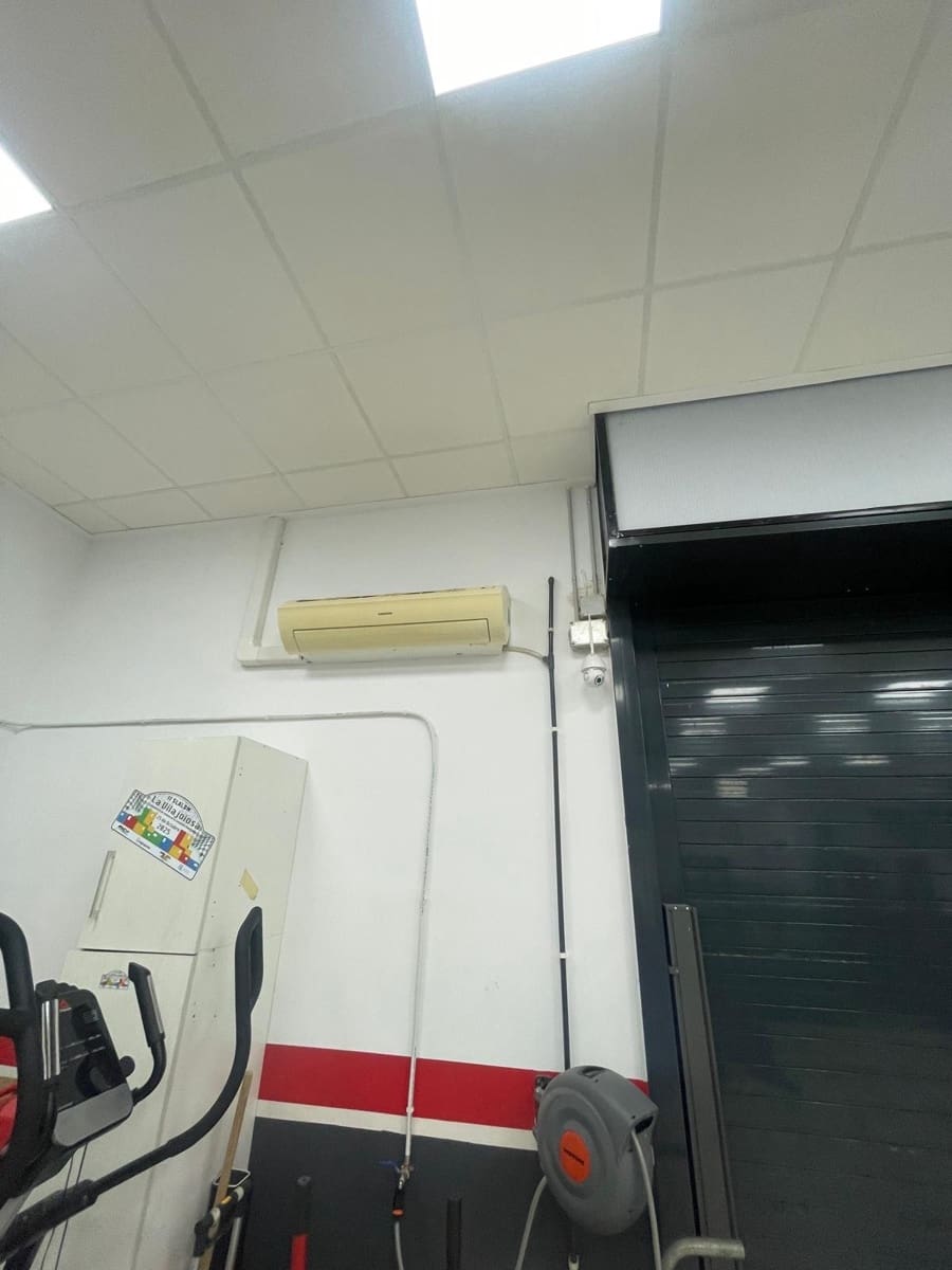 Kommersiell till salu i La Villajoyosa / Vila Joiosa med pool - 219 000 € (Ref: 9548138)