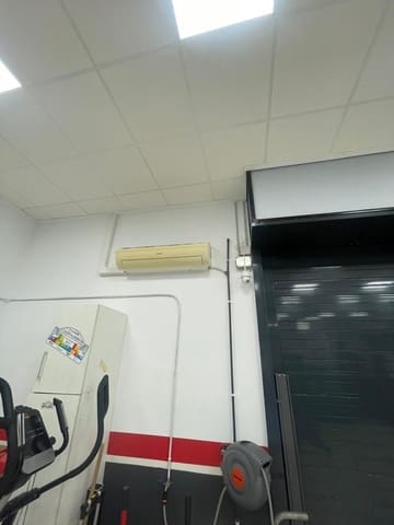 Kommersiell till salu i La Villajoyosa / Vila Joiosa med pool - 219 000 € (Ref: 9548138)