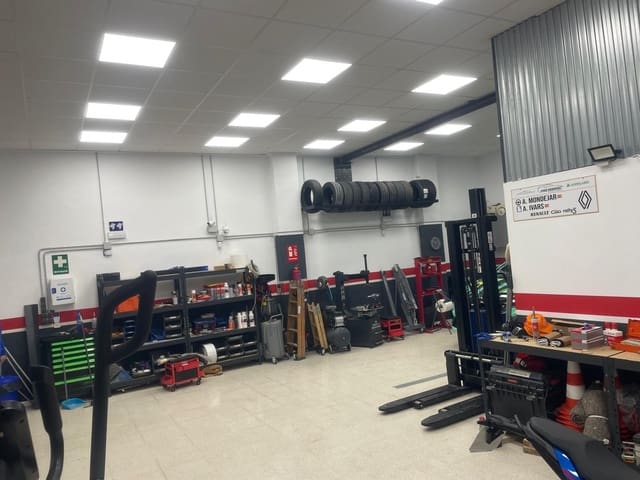 Kommersiell till salu i La Villajoyosa / Vila Joiosa med pool - 219 000 € (Ref: 9548138)