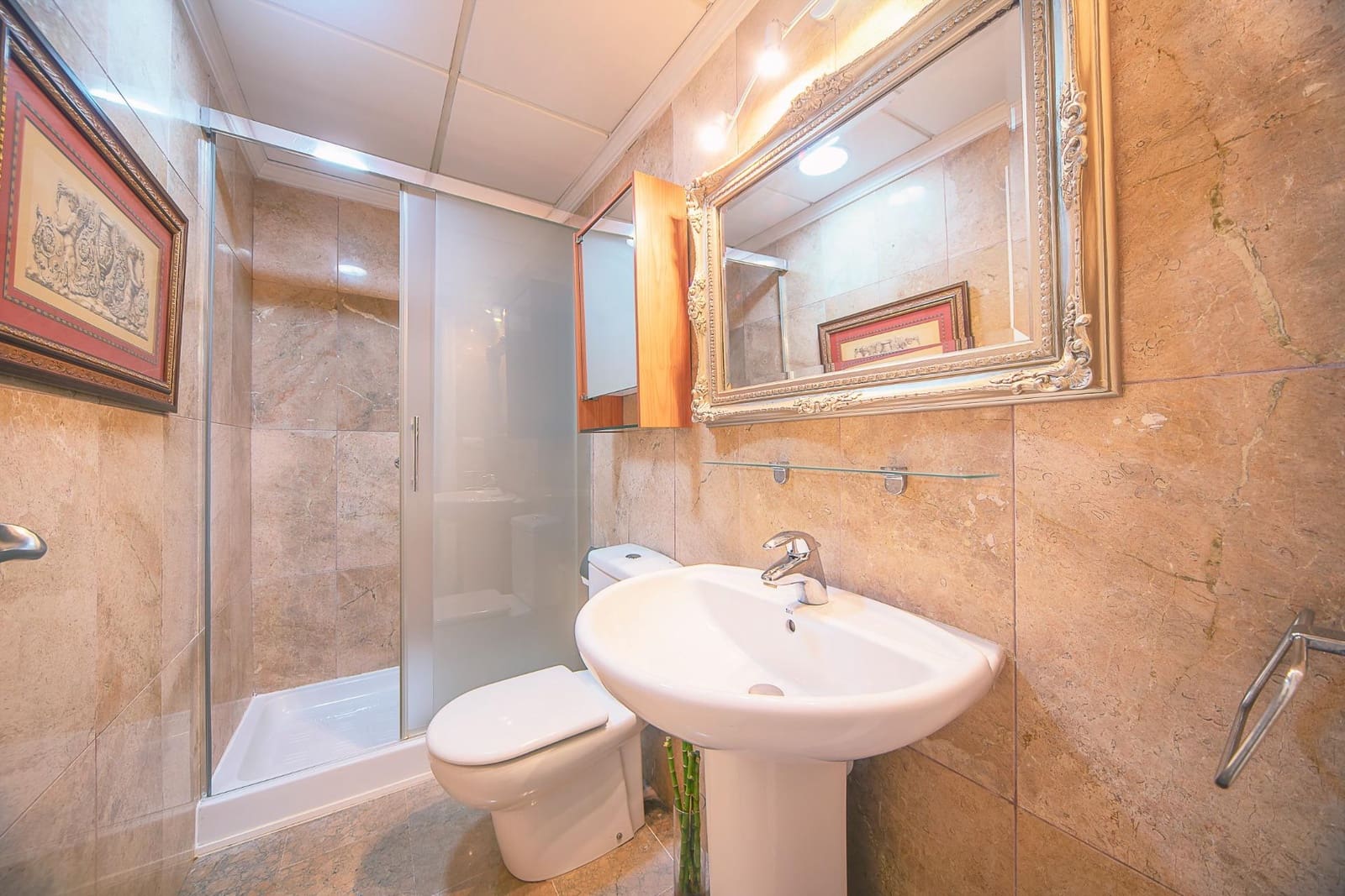 4 soverom Rekkehus til salgs i Alicante by med garasje - € 425 000 (Ref: 9561732)