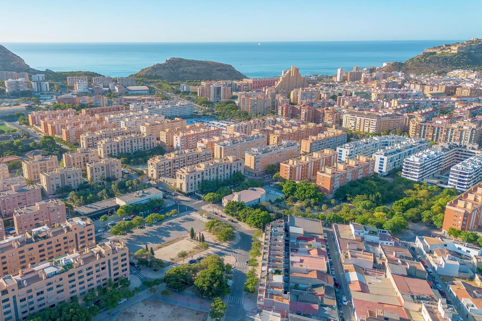 4 soverom Rekkehus til salgs i Alicante by med garasje - € 425 000 (Ref: 9561732)