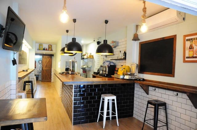 Kommersiell til salgs i Playa de San Juan, Alicante by - € 99 000 (Ref: 9571115)