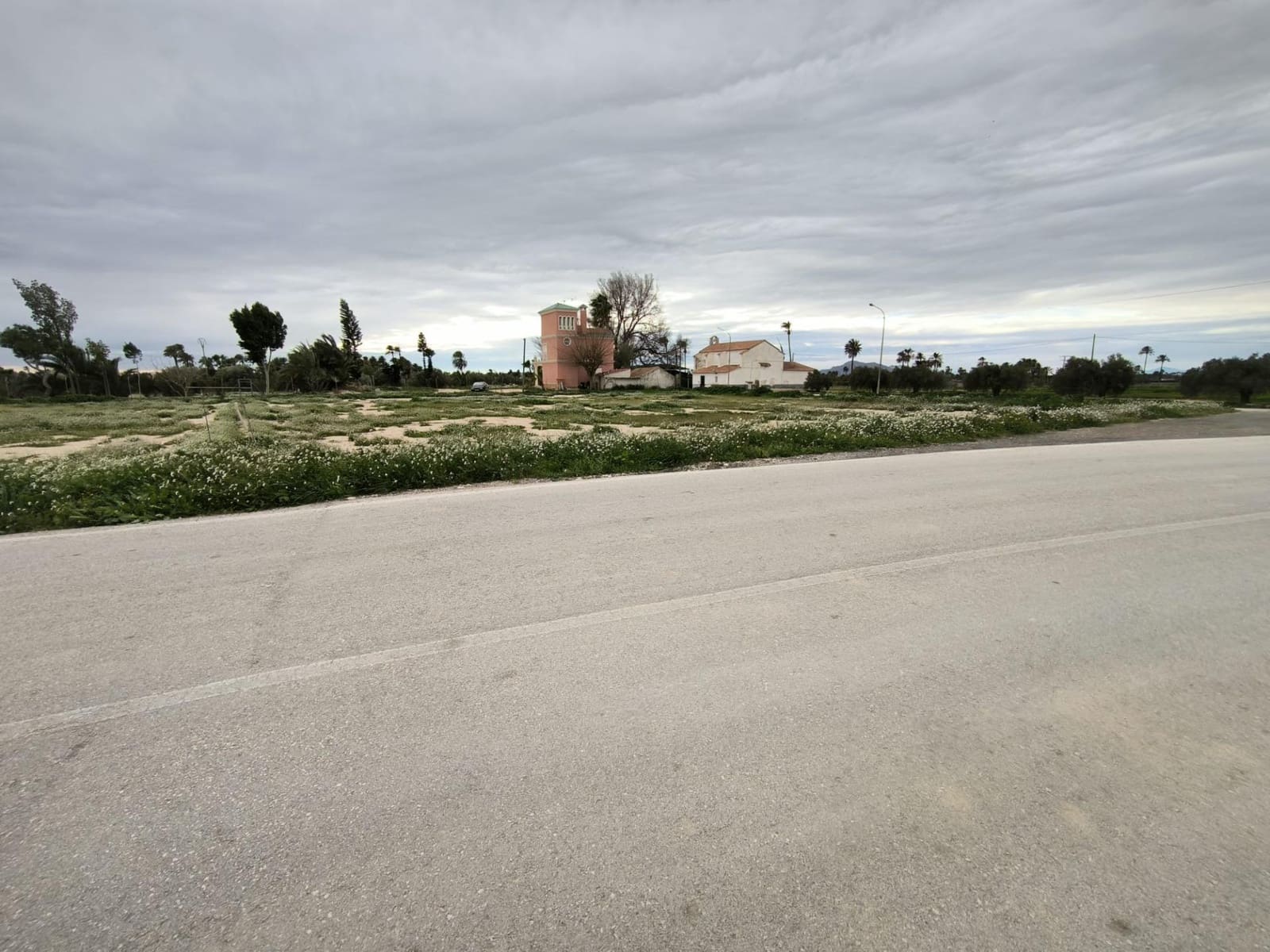 Grunde uden byggetilladelser til salg i Elche / Elx - € 49.000 (Ref: 9571117)