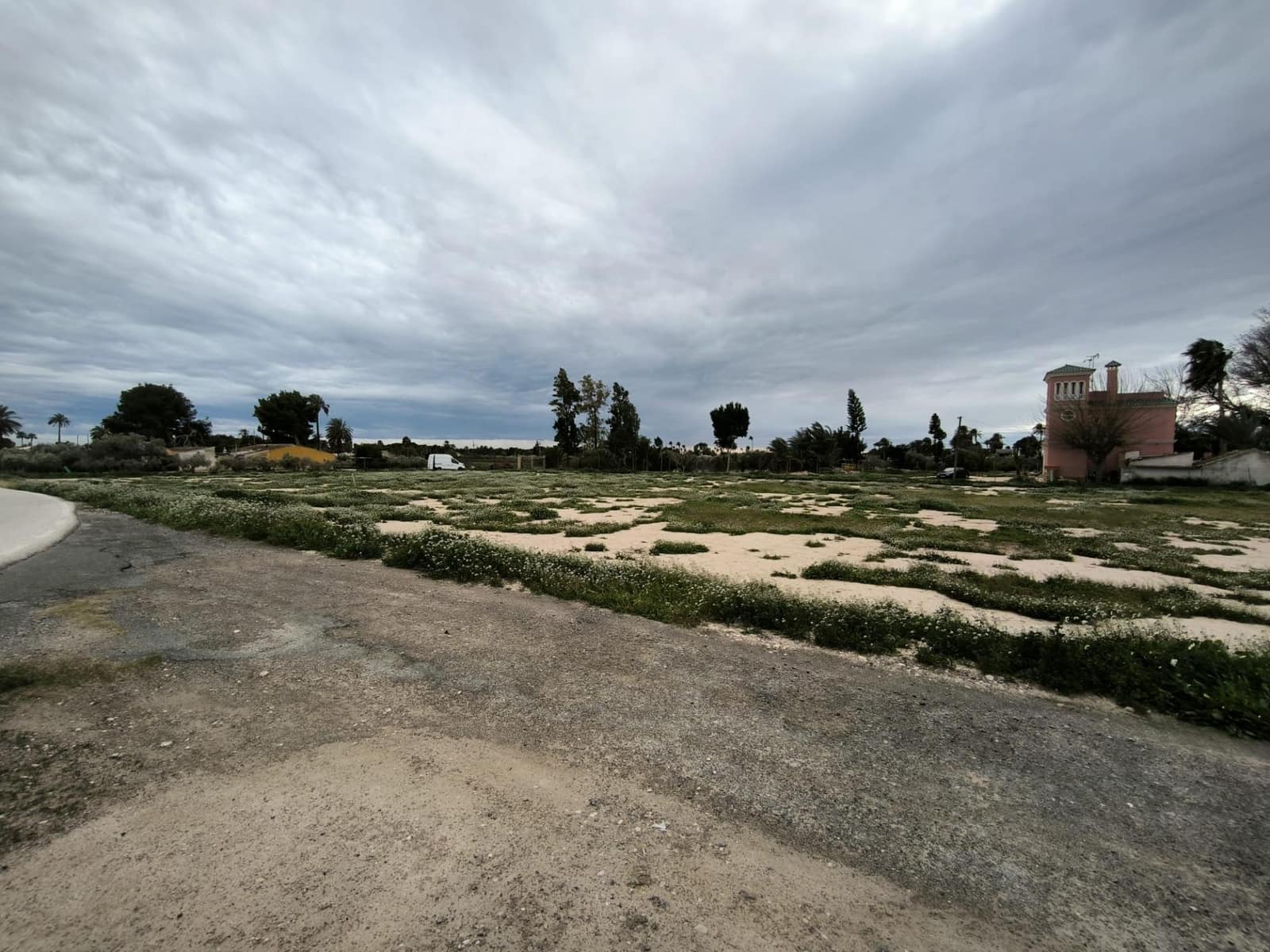 Grunde uden byggetilladelser til salg i Elche / Elx - € 49.000 (Ref: 9571117)