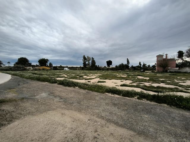 Grunde uden byggetilladelser til salg i Elche / Elx - € 49.000 (Ref: 9571117)