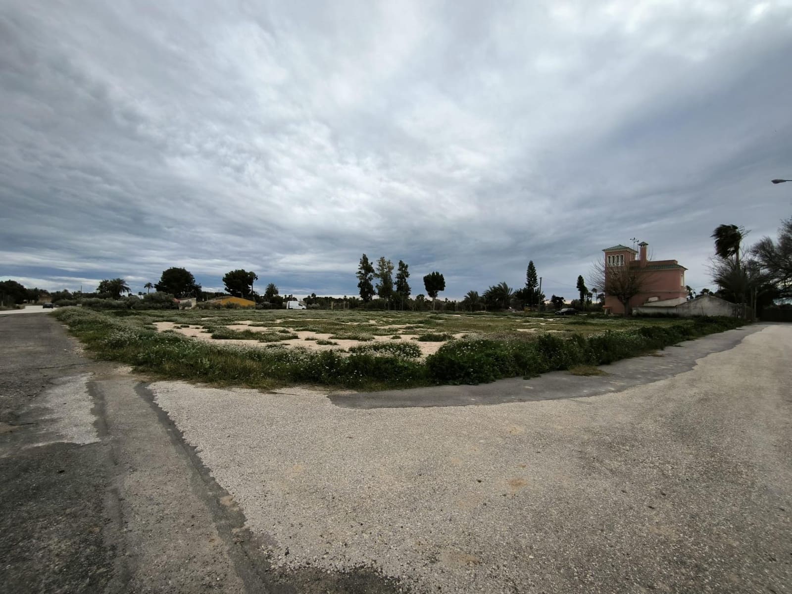 Grunde uden byggetilladelser til salg i Elche / Elx - € 49.000 (Ref: 9571117)