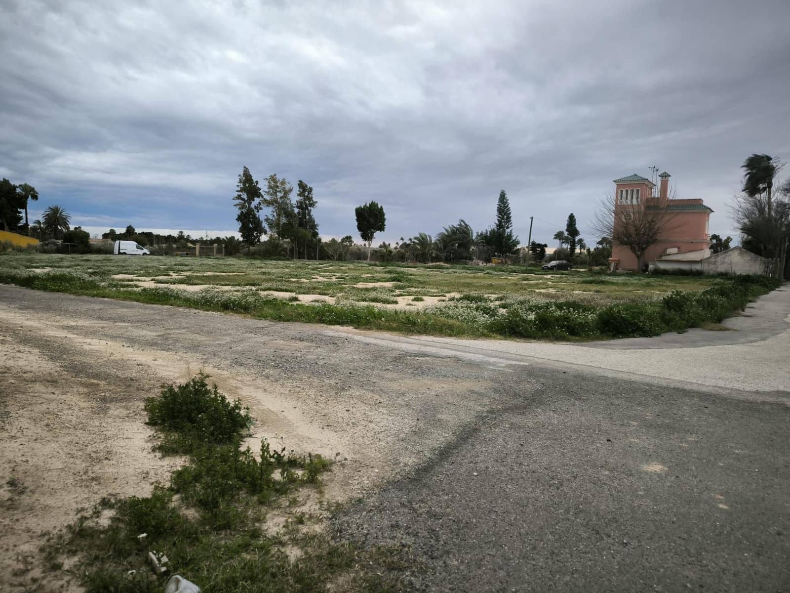 Grunde uden byggetilladelser til salg i Elche / Elx - € 49.000 (Ref: 9571117)