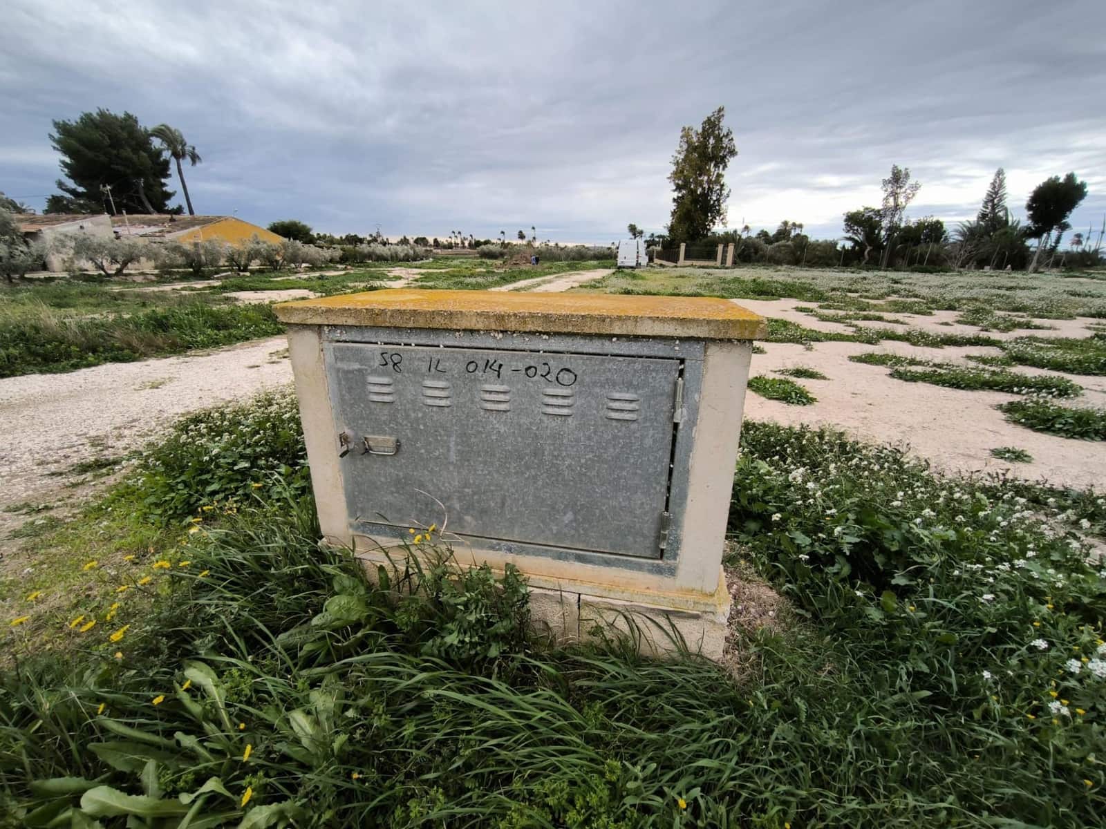 Grunde uden byggetilladelser til salg i Elche / Elx - € 49.000 (Ref: 9571117)