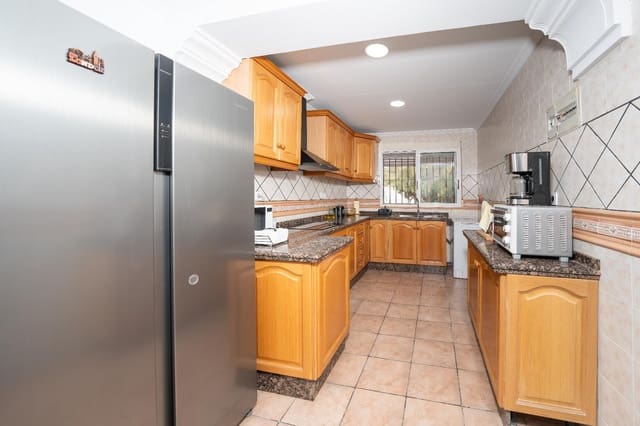 3 makuuhuone Maalaistalo myytävänä paikassa San Vicente / Sant Vicent del Raspeig mukana 
autotalli - 310 000 € (Ref: 9583487)