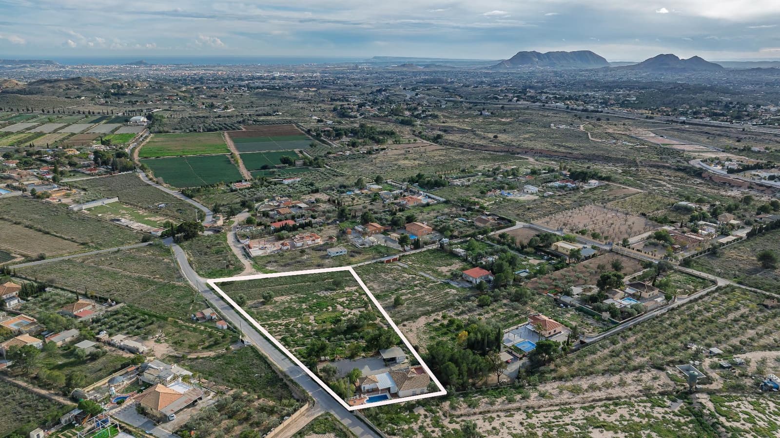 3 bedroom Finca/Country House for sale in San Vicente / Sant Vicent del Raspeig with garage - € 310,000 (Ref: 9583487)