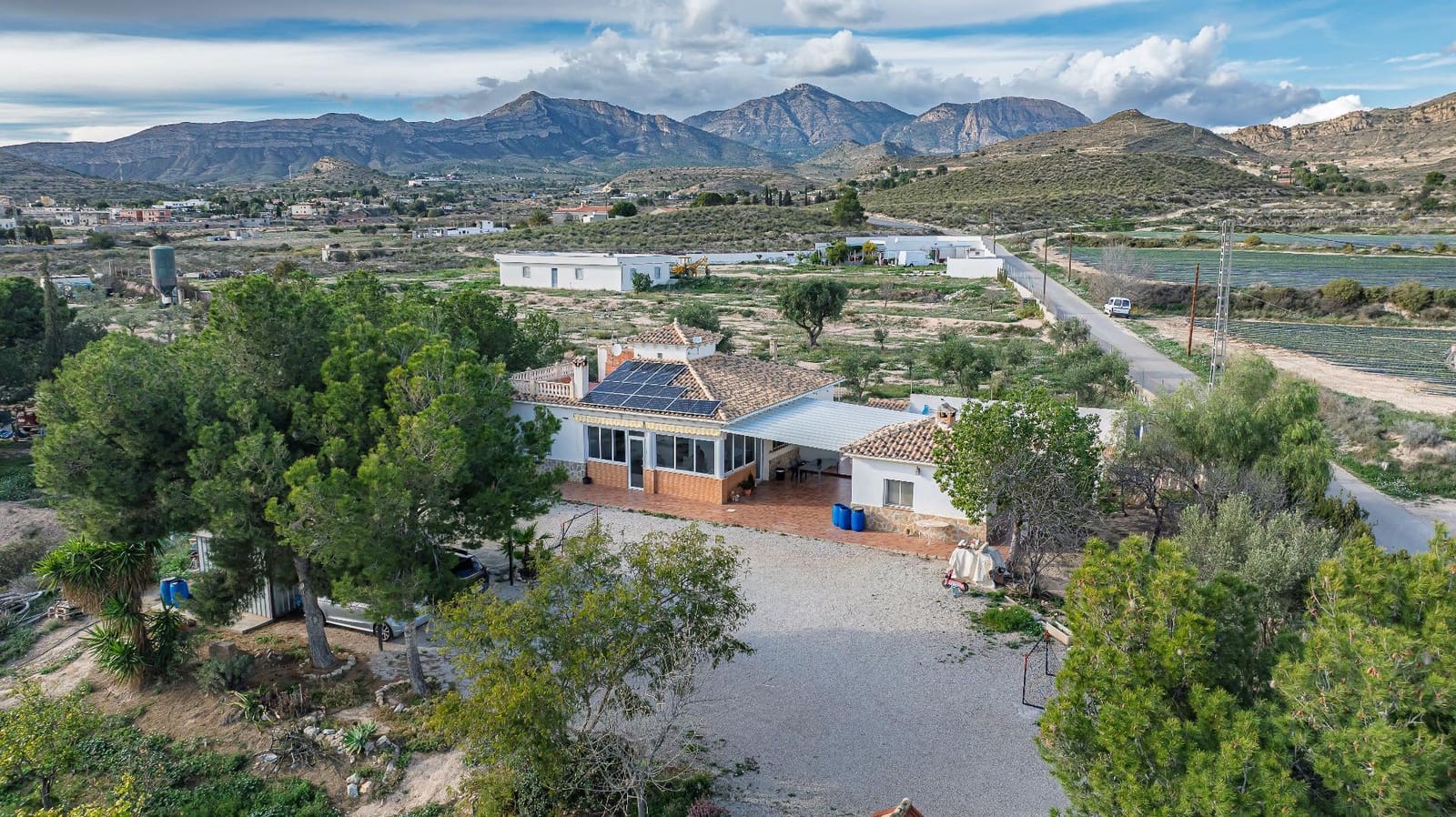 3 bedroom Finca/Country House for sale in San Vicente / Sant Vicent del Raspeig with garage - € 310,000 (Ref: 9583487)