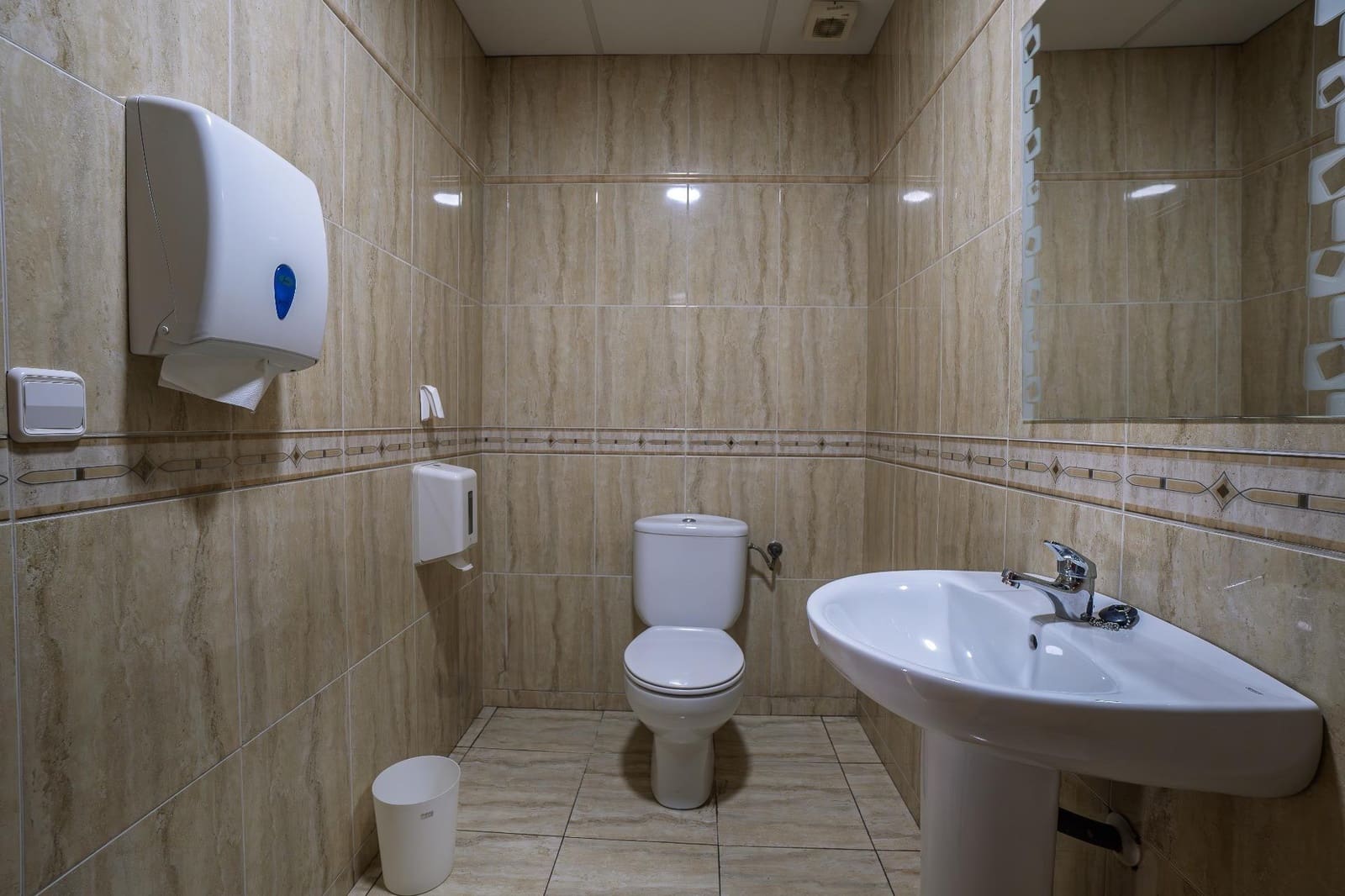 Komercyjne na sprzedaż w Miasto Alicante / Alacant - 139 500 € (Ref: 9591204)