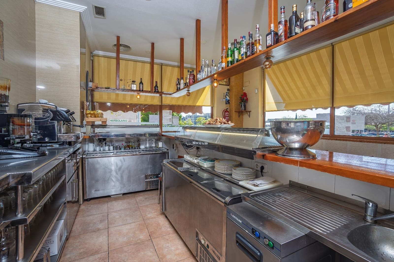 Komercyjne na sprzedaż w Miasto Alicante / Alacant - 139 500 € (Ref: 9591204)