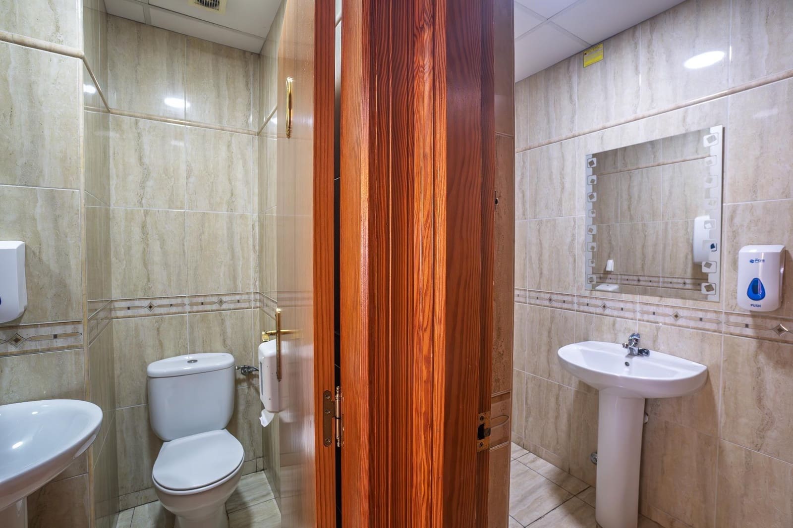 Komercyjne na sprzedaż w Miasto Alicante / Alacant - 139 500 € (Ref: 9591204)