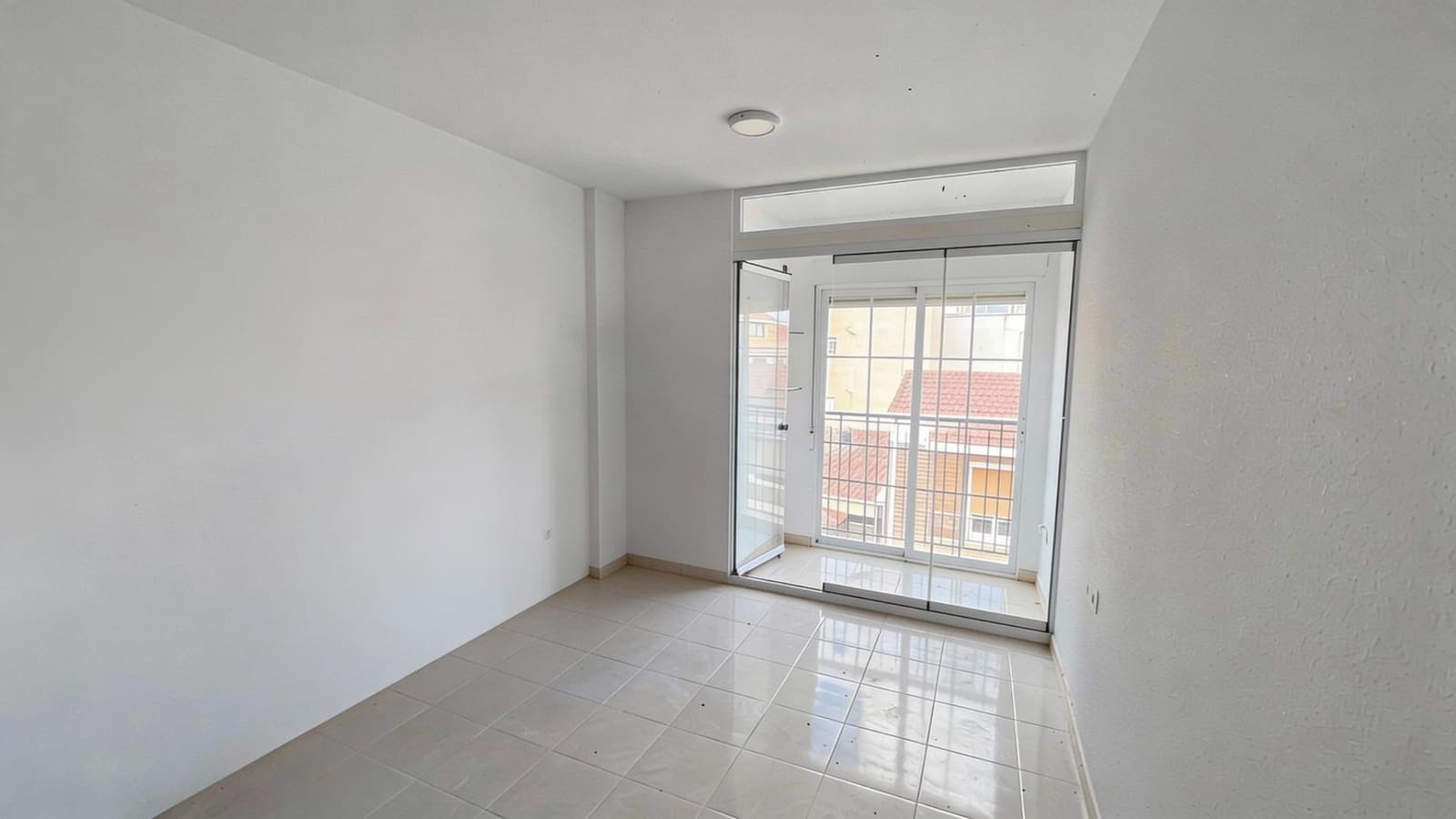 Piso de 2 habitaciones en Castalla en venta con garaje - 70.000 € (Ref: 9599484)