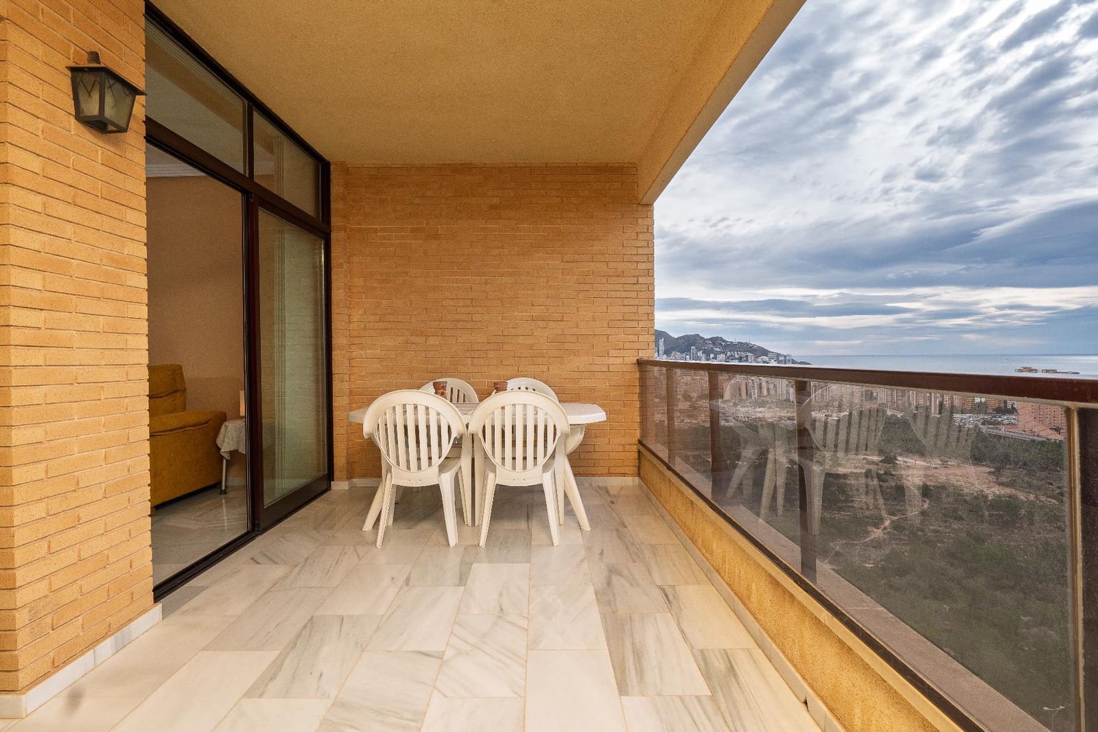 2 makuuhuone Asunto myytävänä paikassa Benidorm mukana uima-altaan - 319 000 € (Ref: 9611476)