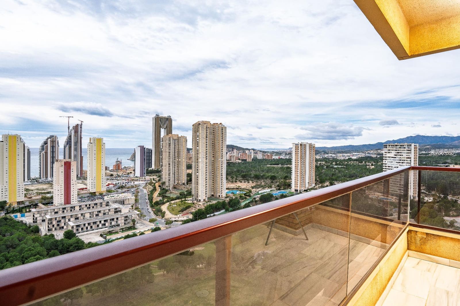 2 makuuhuone Asunto myytävänä paikassa Benidorm mukana uima-altaan - 319 000 € (Ref: 9611476)