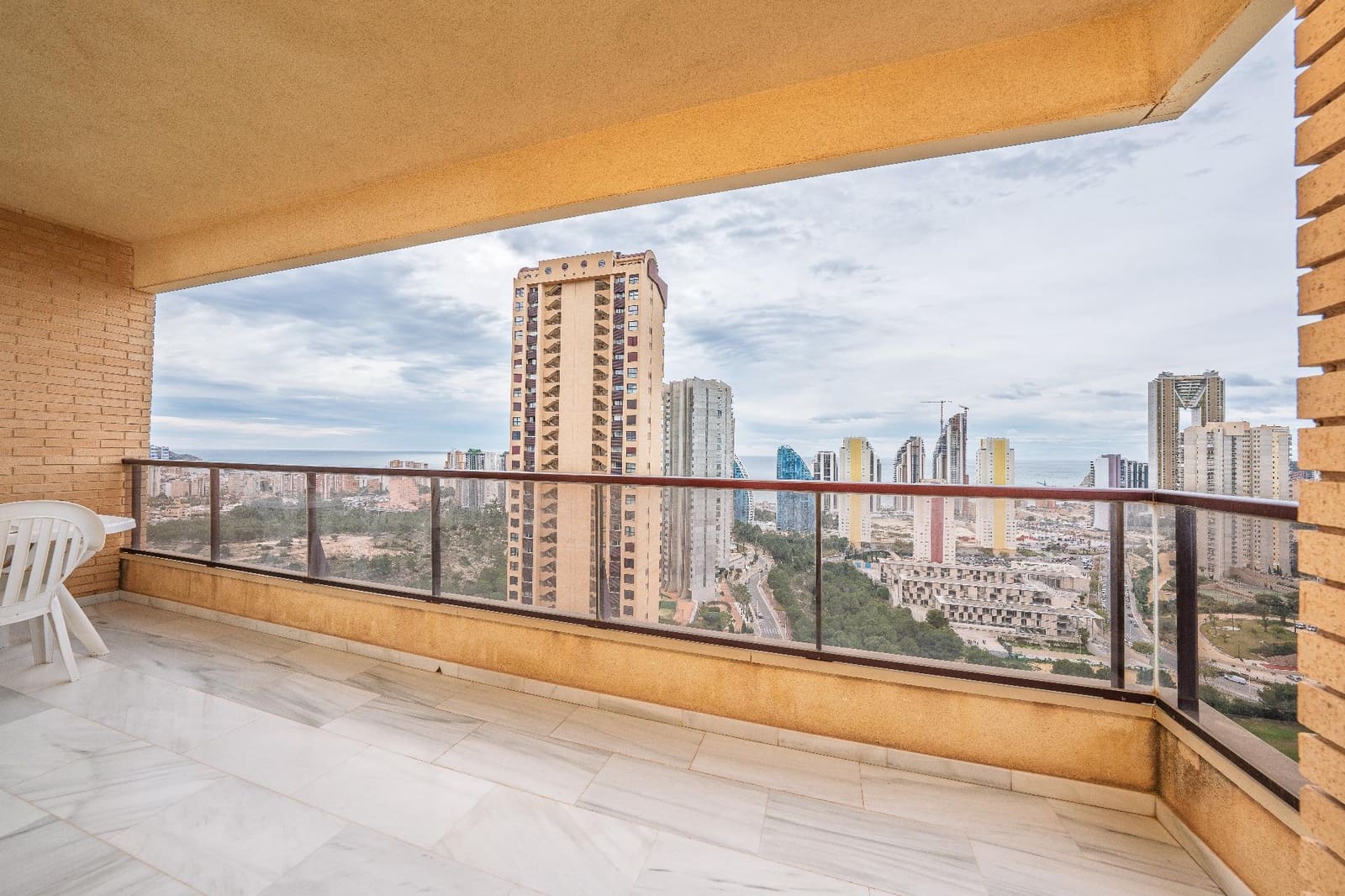 2 makuuhuone Asunto myytävänä paikassa Benidorm mukana uima-altaan - 319 000 € (Ref: 9611476)