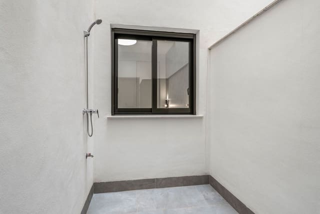 2 bedroom Apartment for sale in Torrevieja with pool - € 249,000 (Ref: 9611479)