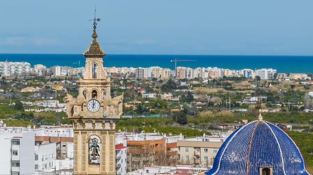 4 slaapkamer Rijtjeshuis te koop in Oliva - € 139.000 (Ref: 9627446)