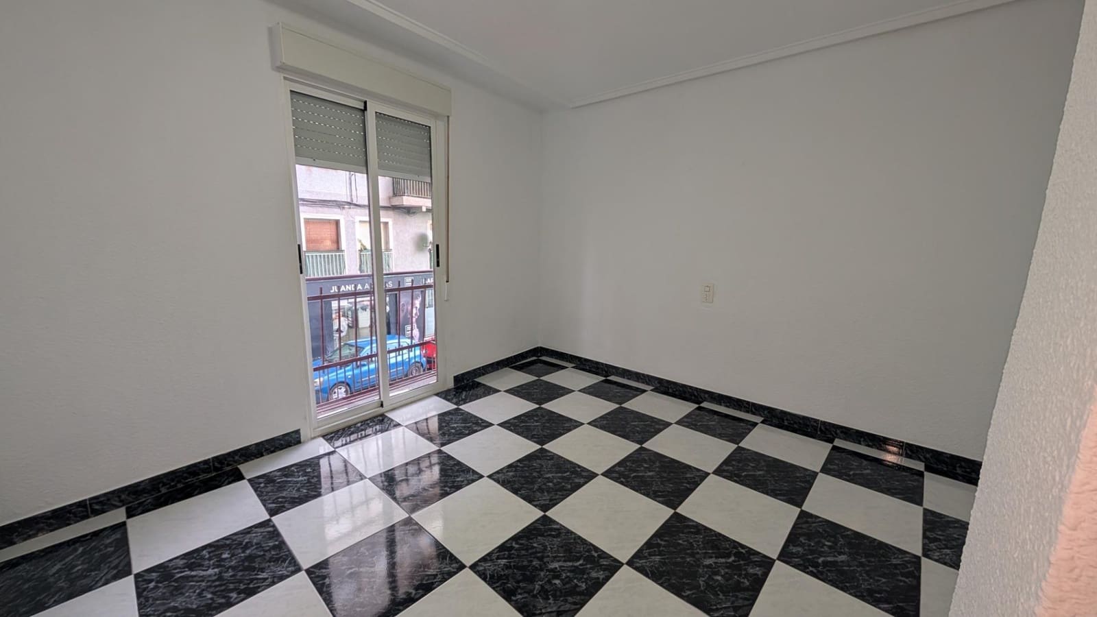 3 slaapkamer Flat te huur in Elche / Elx - € 700 (Ref: 9637507)