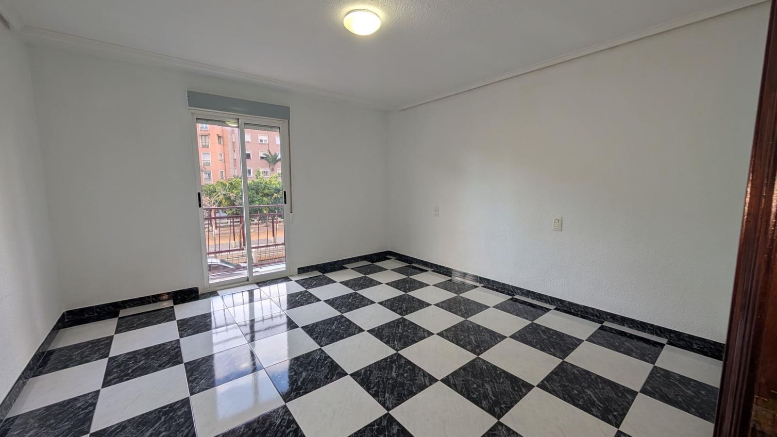 3 slaapkamer Flat te huur in Elche / Elx - € 700 (Ref: 9637507)