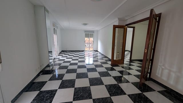 3 bedroom Flat for rent in Elche / Elx - € 700 (Ref: 9637507)