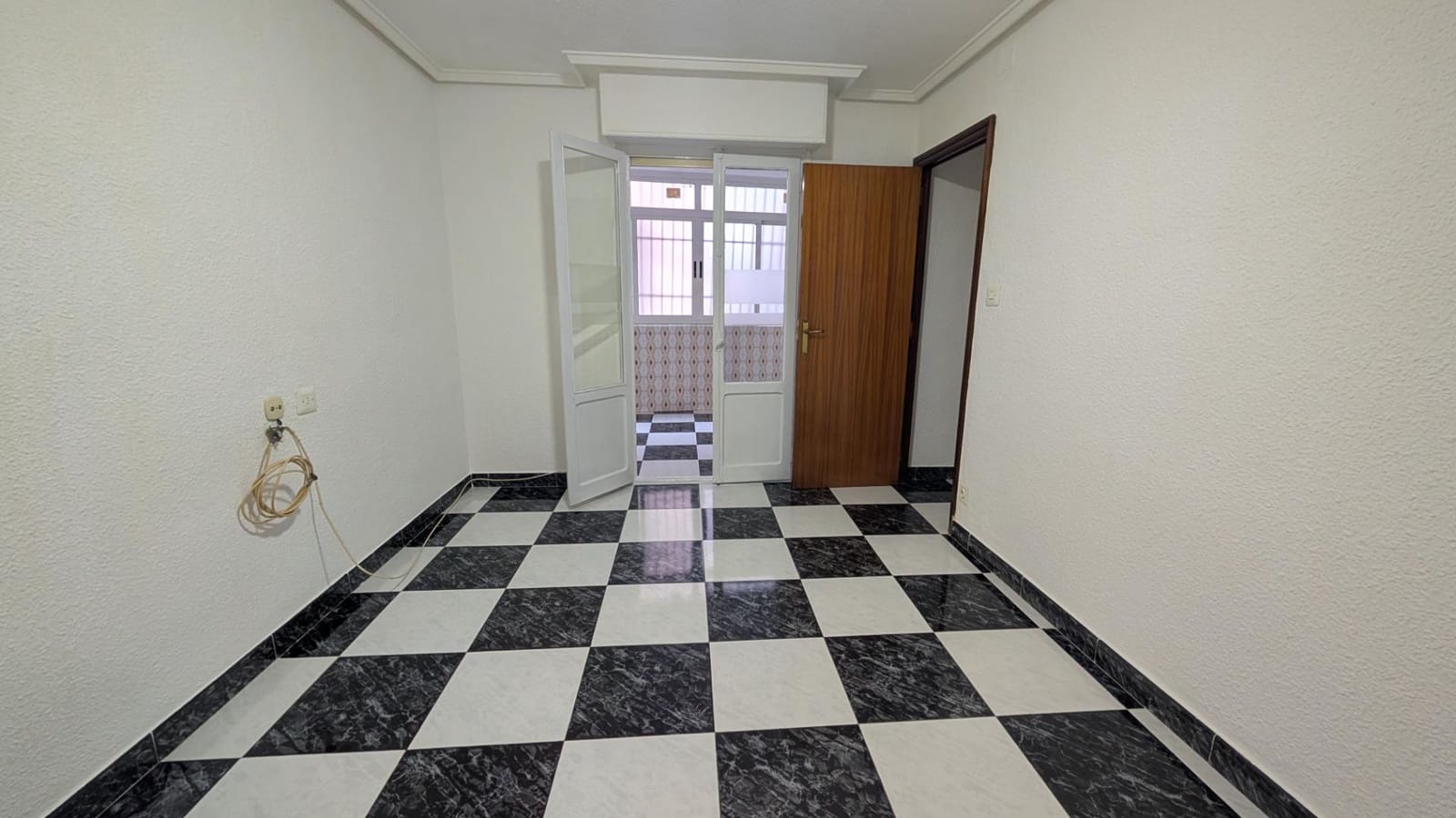 3 slaapkamer Flat te huur in Elche / Elx - € 700 (Ref: 9637507)