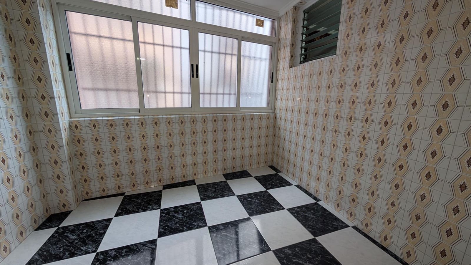 3 slaapkamer Flat te huur in Elche / Elx - € 700 (Ref: 9637507)